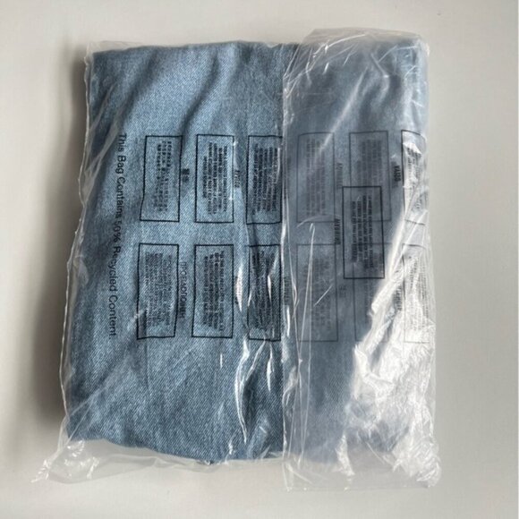 Hollister-Curvy High-Rise Ripped Mom Jeans-Light Medium Ripped Wash-00R/24W. NWT - Picture 5 of 12